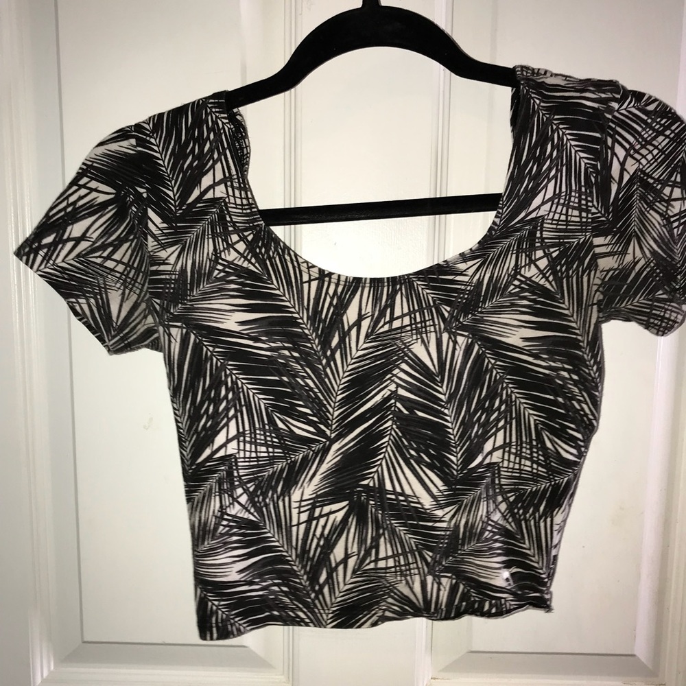 Leaf pattern crop top